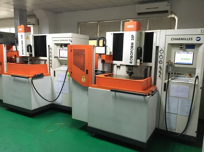 plastic injecton EDM machine.jpg