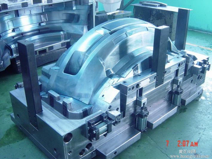 แม่พิมพ์ฉีดกันชนรถยนต์